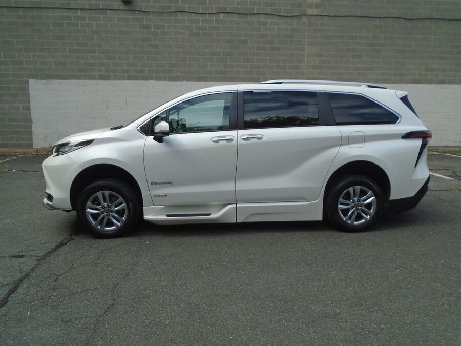 2021 Toyota Sienna Limited - Photo 14