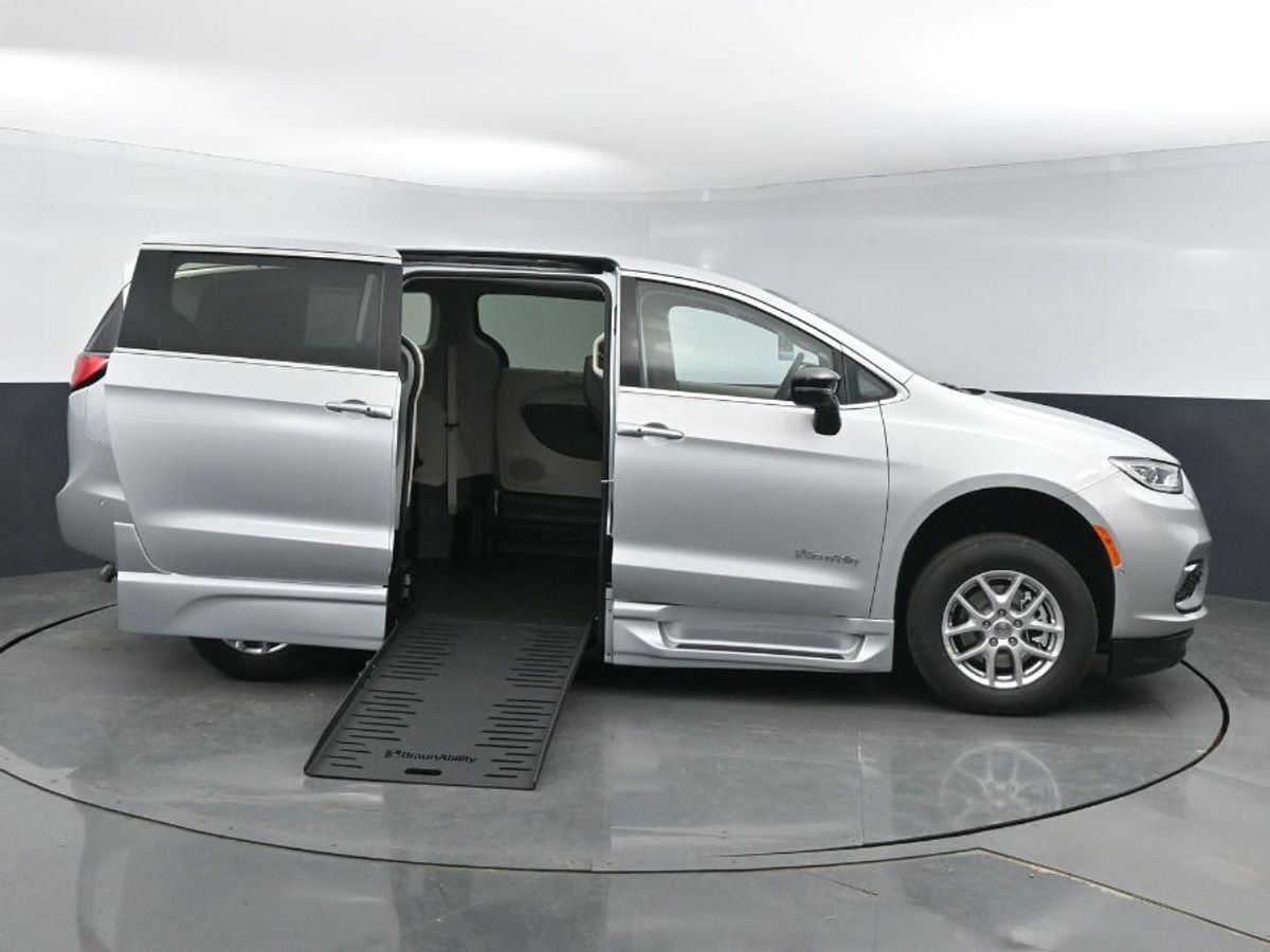 2024 Chrysler Pacifica