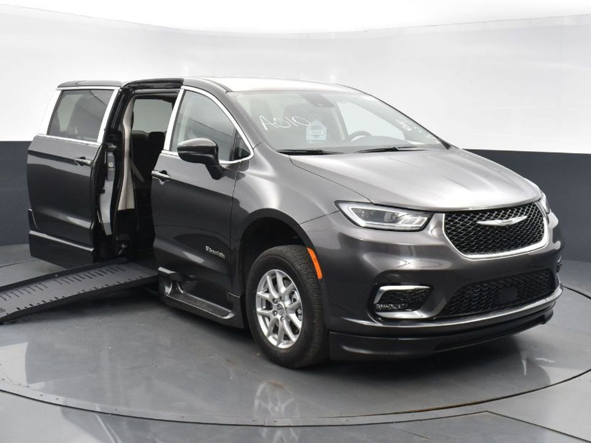 2023 Chrysler Pacifica Touring L - Photo 7