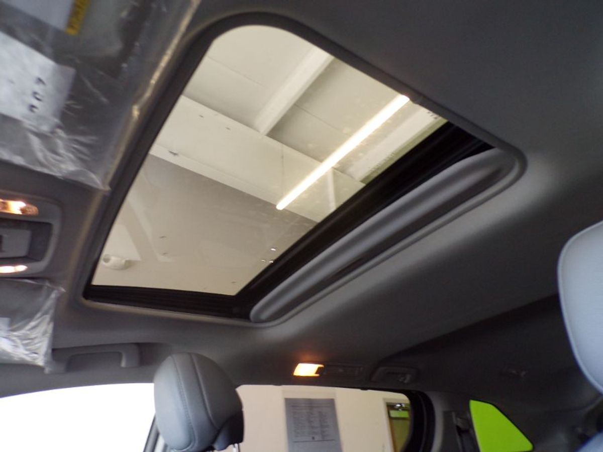2024 Toyota Sienna XLE - Photo 9