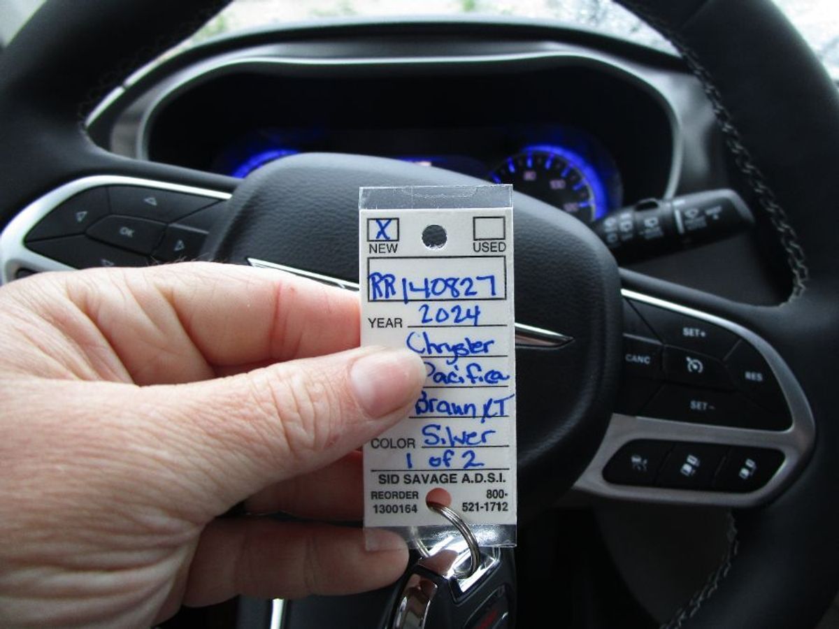 2024 Chrysler Pacifica Touring L - Photo 13