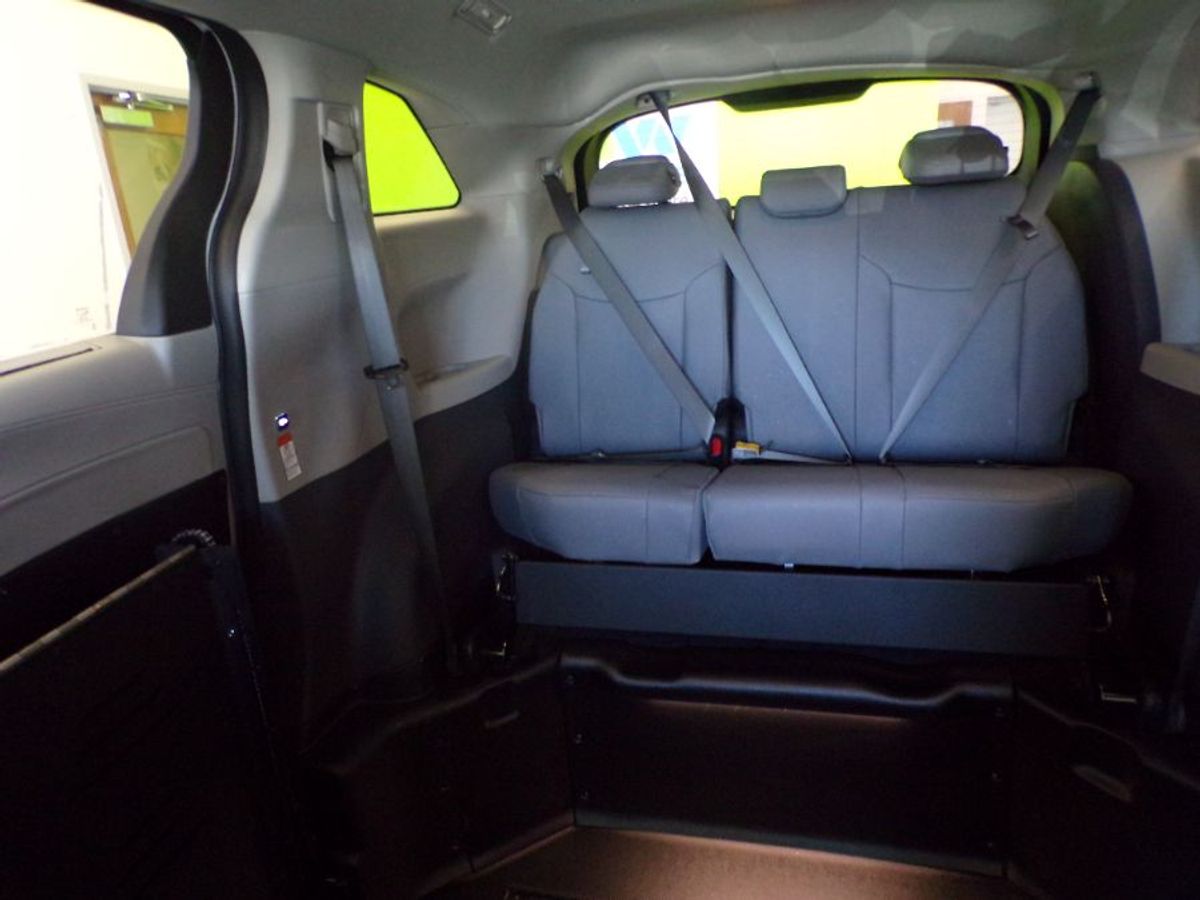 2024 Toyota Sienna XLE - Photo 10
