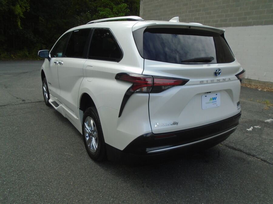 2021 Toyota Sienna Limited - Photo 13