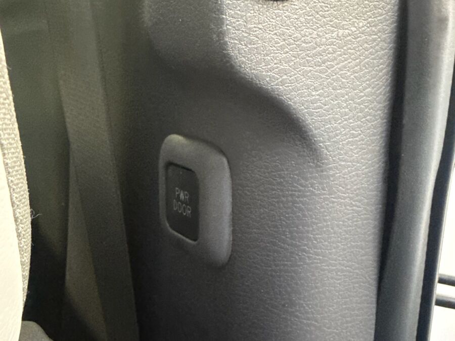 2022 Toyota Sienna LE - Photo 11