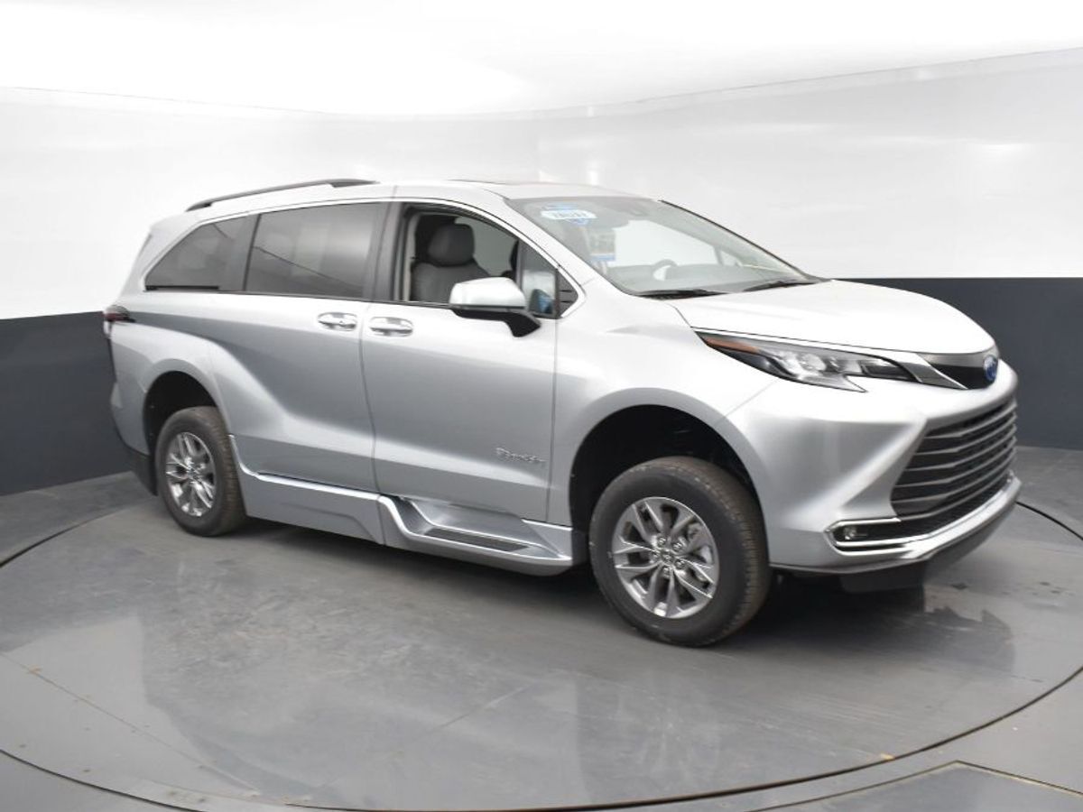 2024 Toyota Sienna XLE - Photo 7