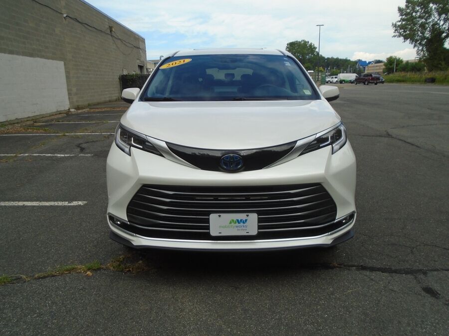 2021 Toyota Sienna Limited - Photo 8