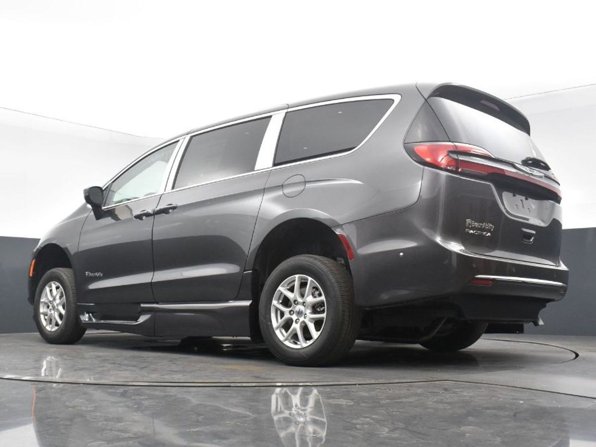 2023 Chrysler Pacifica Touring L - Photo 24