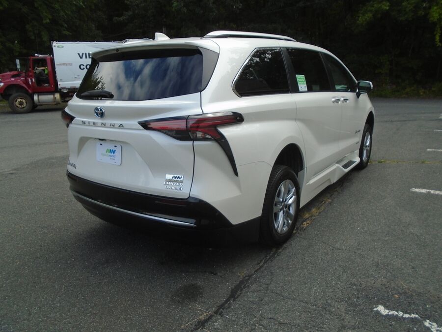 2021 Toyota Sienna Limited - Photo 11