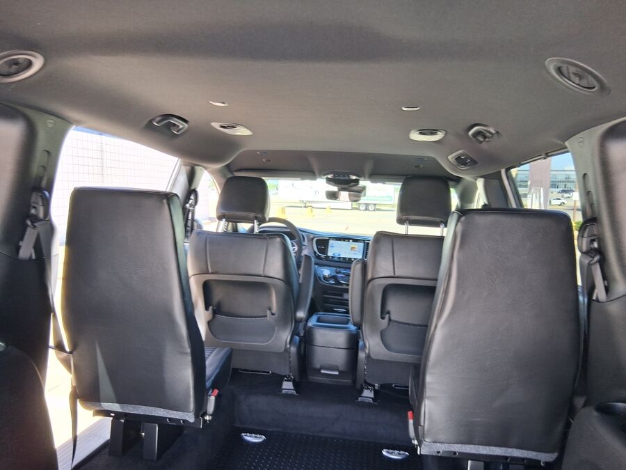 2026 Chrysler Voyager LX - Photo 14