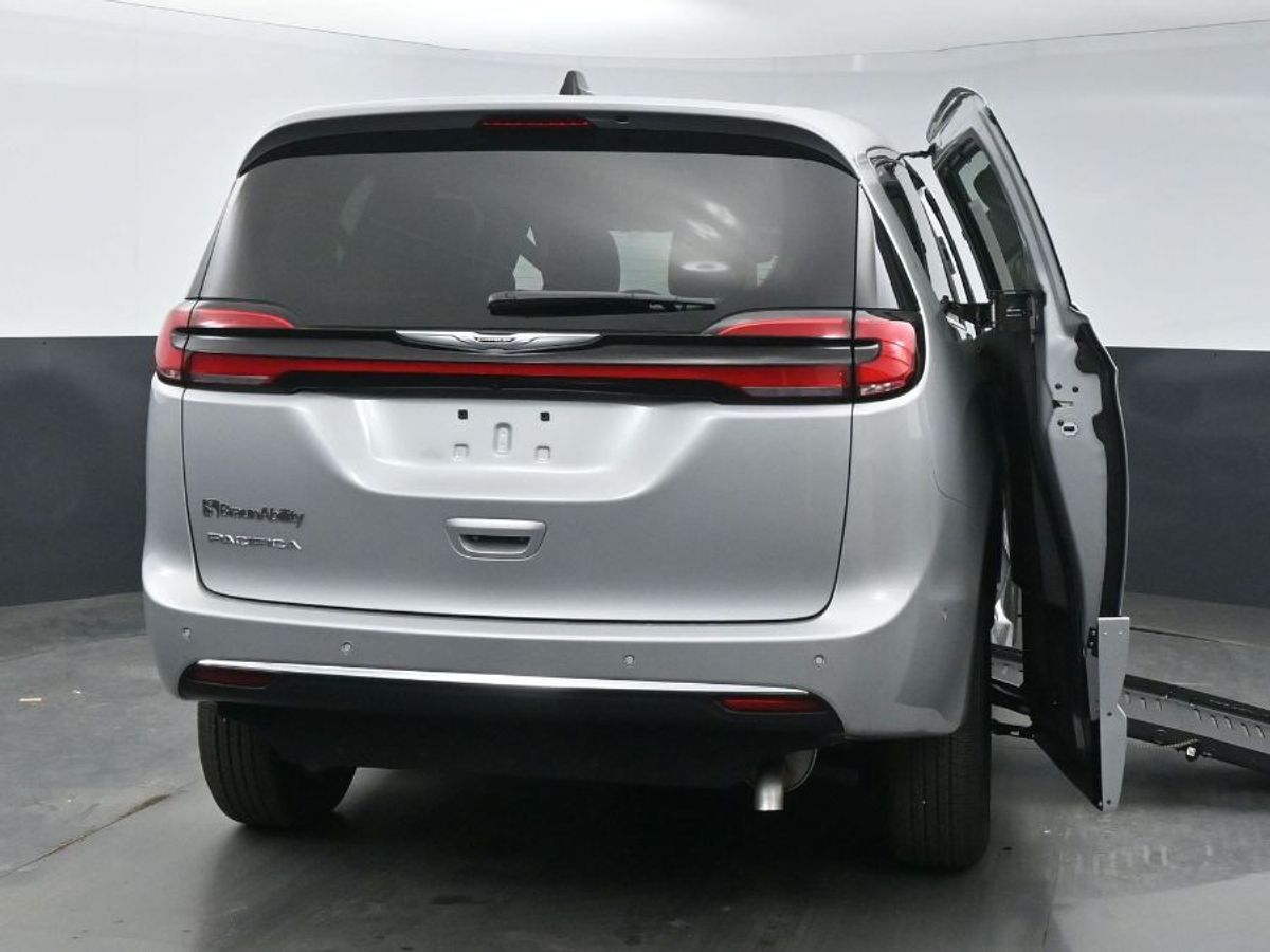 2024 Chrysler Pacifica Touring L - Photo 24