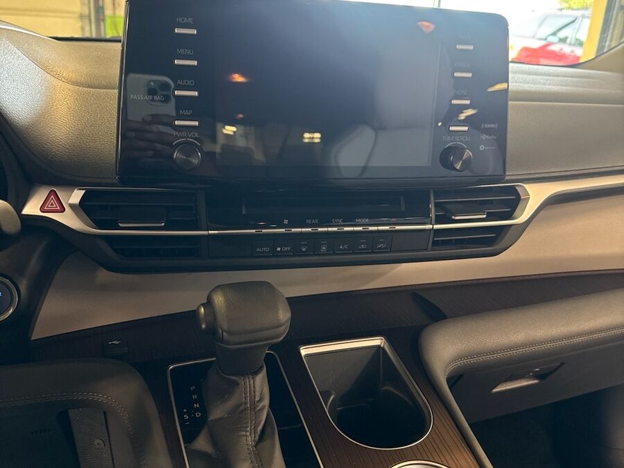2022 Toyota Sienna LE - Photo 14