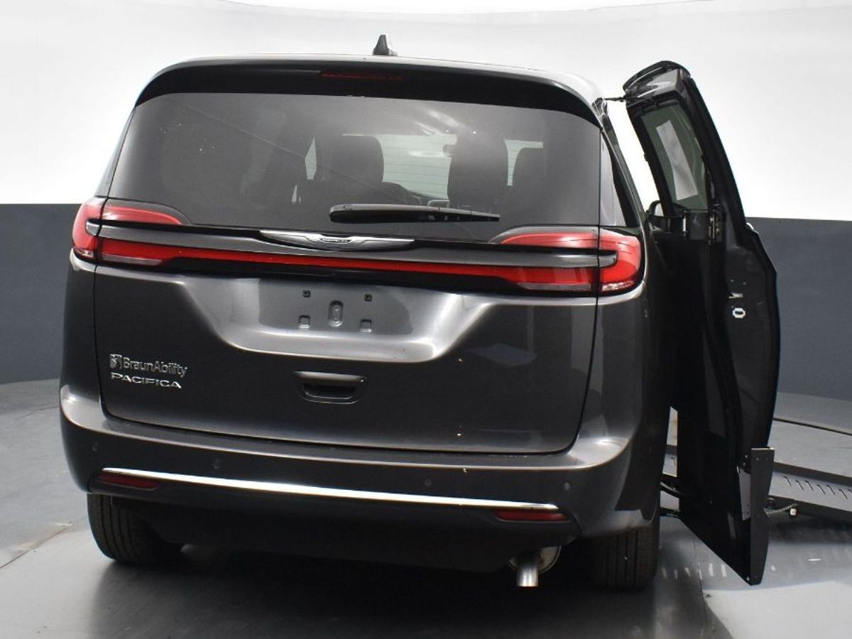 2023 Chrysler Pacifica Touring L - Photo 12