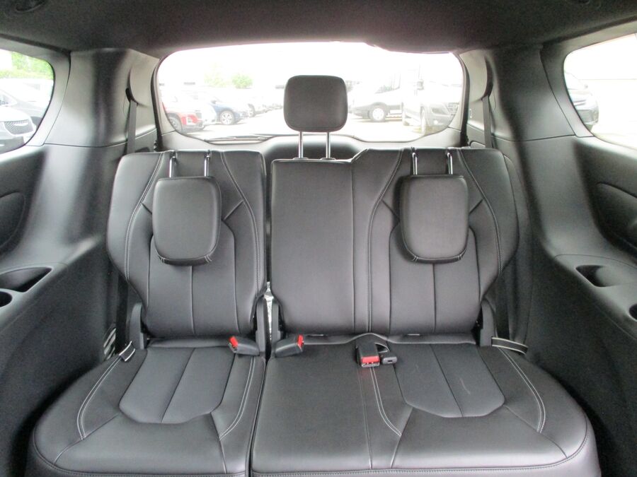 2026 Chrysler Voyager LX - Photo 6