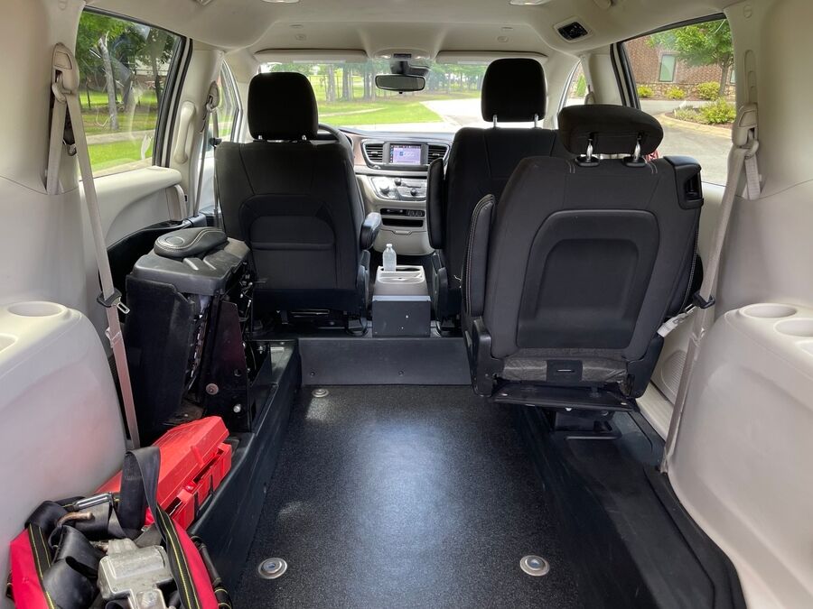 2023 Chrysler Voyager LX - Photo 11
