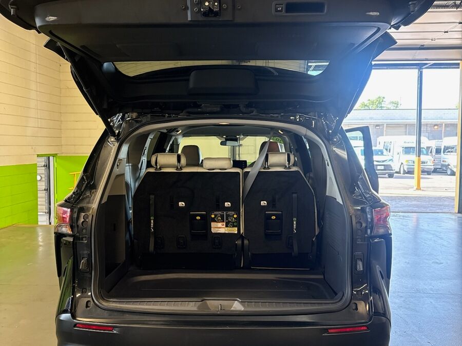 2022 Toyota Sienna LE - Photo 8