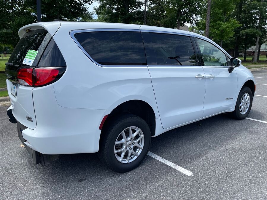 2023 Chrysler Voyager LX - Photo 8
