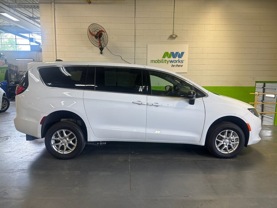 2026 Chrysler Voyager