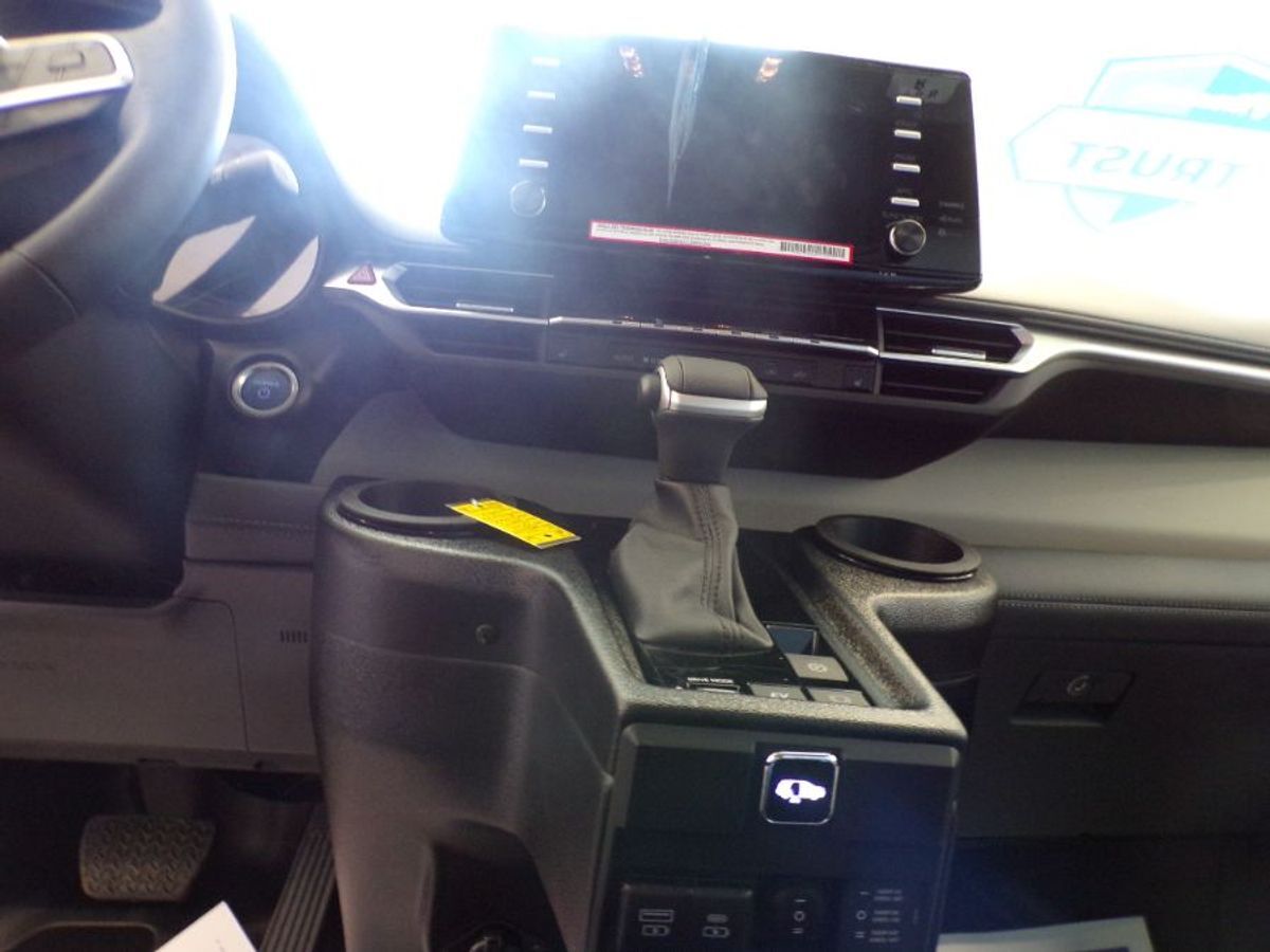 2024 Toyota Sienna XLE - Photo 8