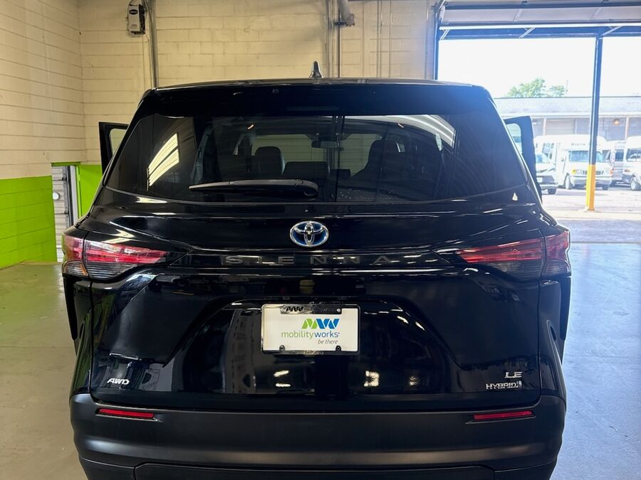 2022 Toyota Sienna LE - Photo 7