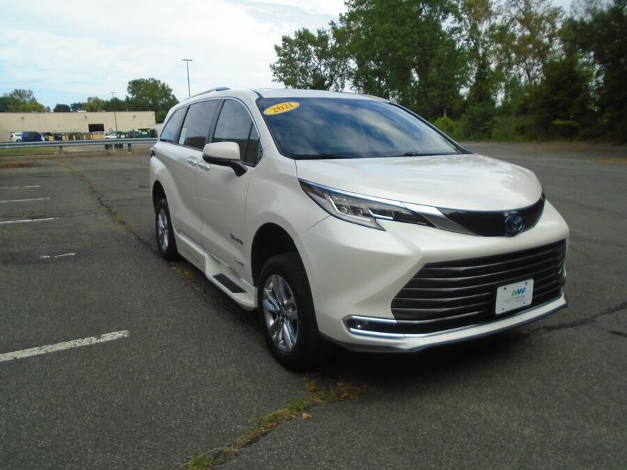 2021 Toyota Sienna Limited - Photo 9