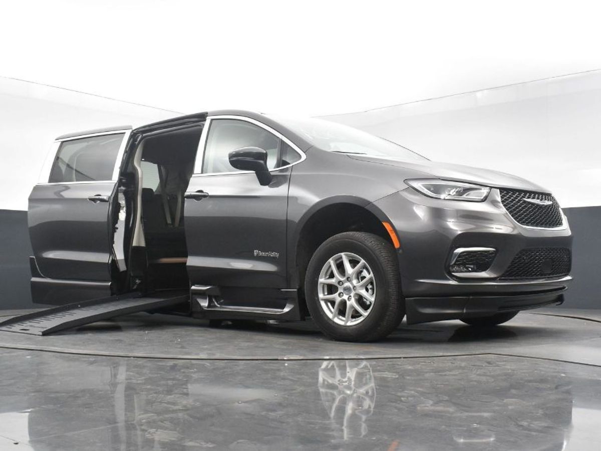 2023 Chrysler Pacifica Touring L - Photo 22