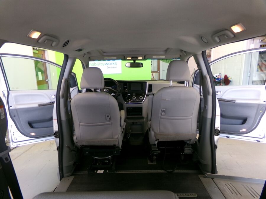 2015 Toyota Sienna XLE - Photo 10