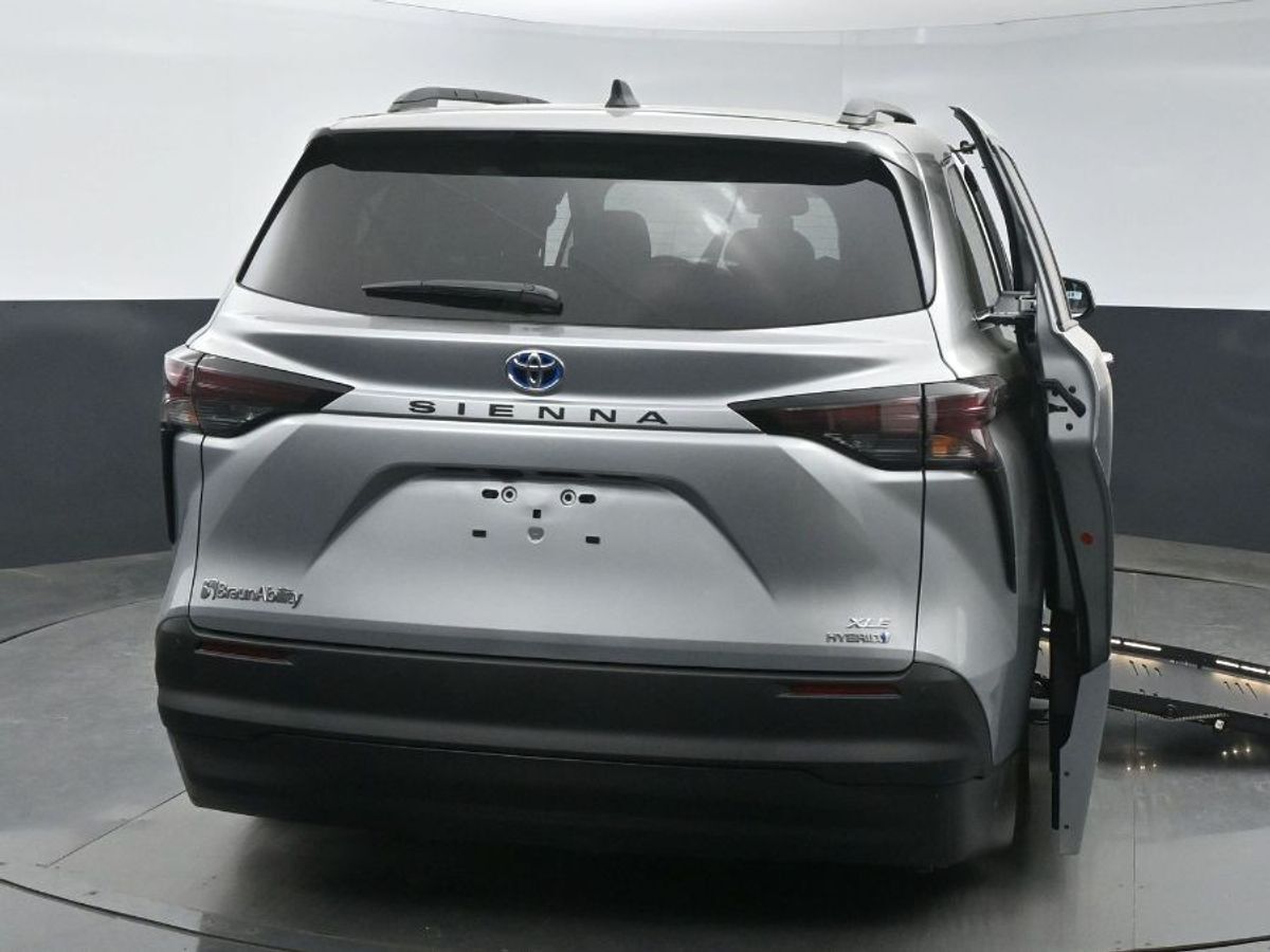 2024 Toyota Sienna XLE - Photo 21