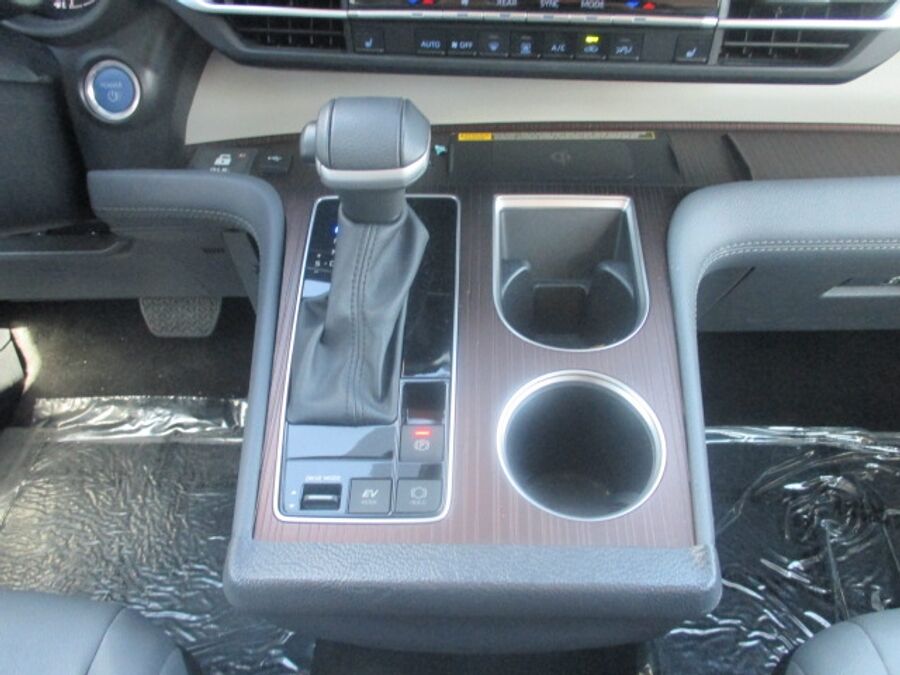 2024 Toyota Sienna XLE - Photo 8