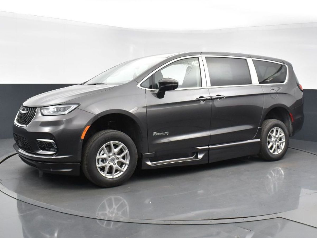 2023 Chrysler Pacifica Touring L - Photo 9