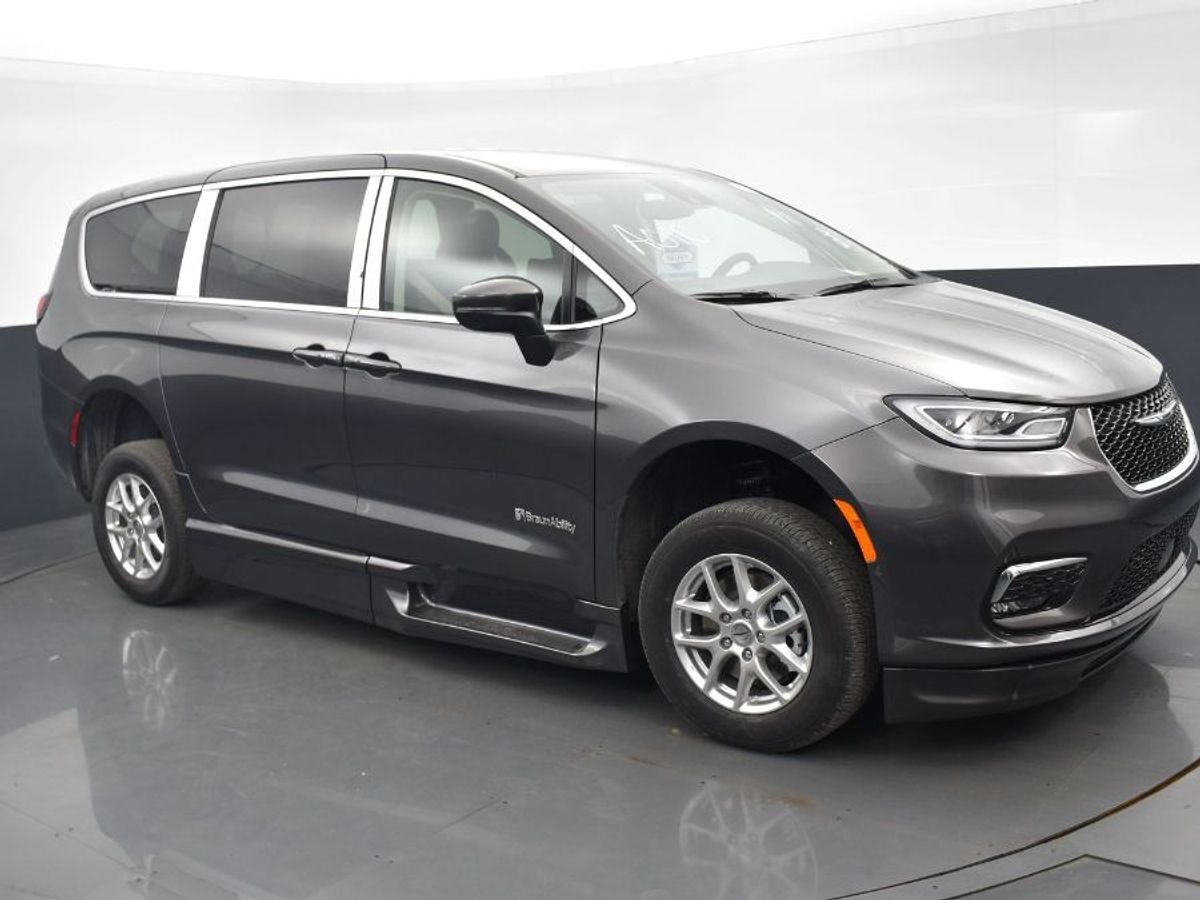 2023 Chrysler Pacifica Touring L - Photo 21