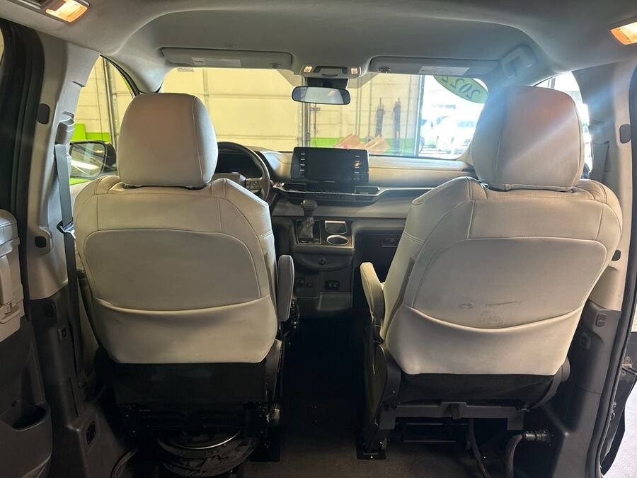 2022 Toyota Sienna LE - Photo 10