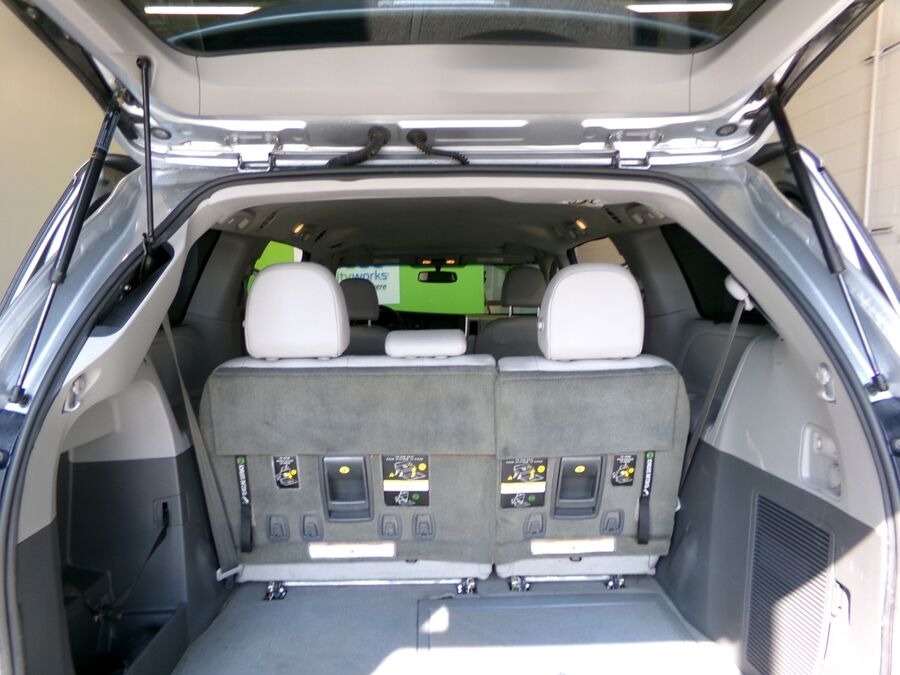 2015 Toyota Sienna XLE - Photo 13
