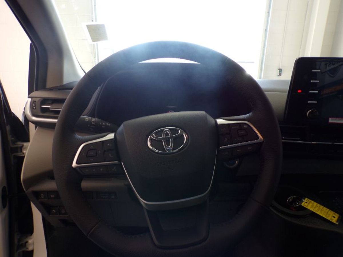 2024 Toyota Sienna XLE - Photo 7