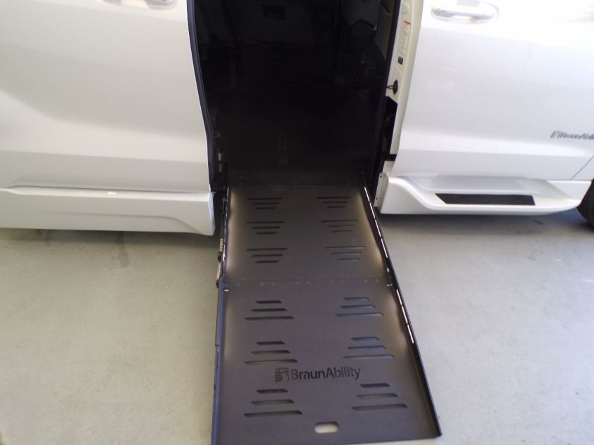 2024 Toyota Sienna XLE - Photo 12