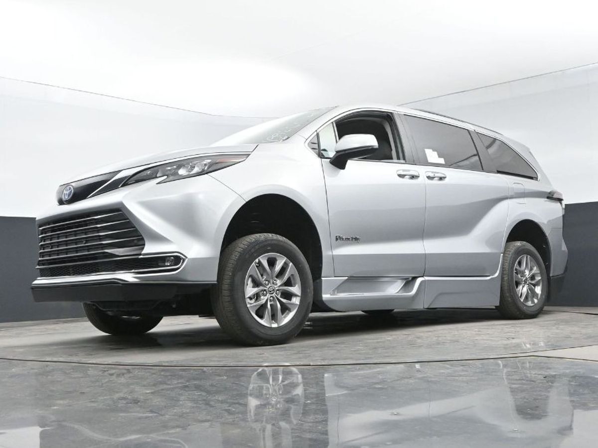 2024 Toyota Sienna XLE - Photo 9