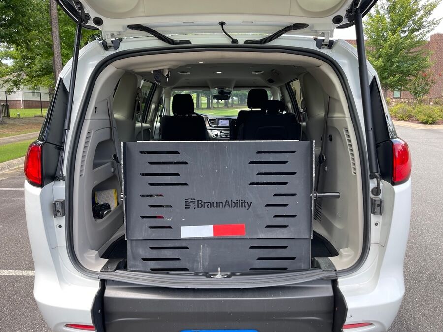 2023 Chrysler Voyager LX - Photo 9
