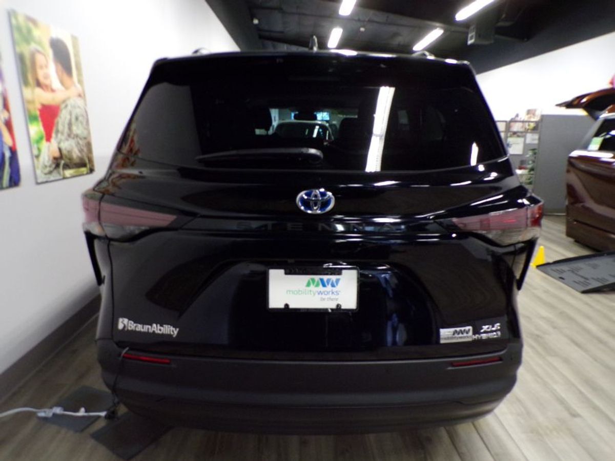 2024 Toyota Sienna XLE - Photo 7
