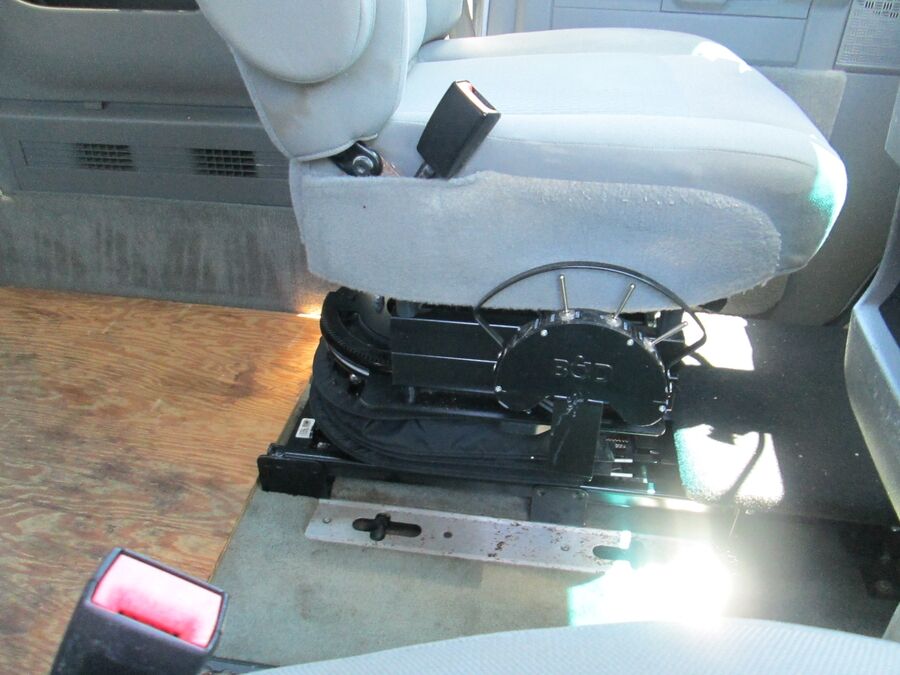 2013 Ford E-Series Econoline Wagon XLT - Photo 9