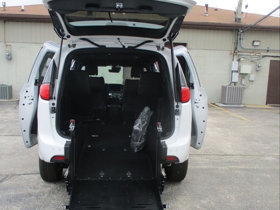 2026 Chrysler Voyager LX - Photo 10