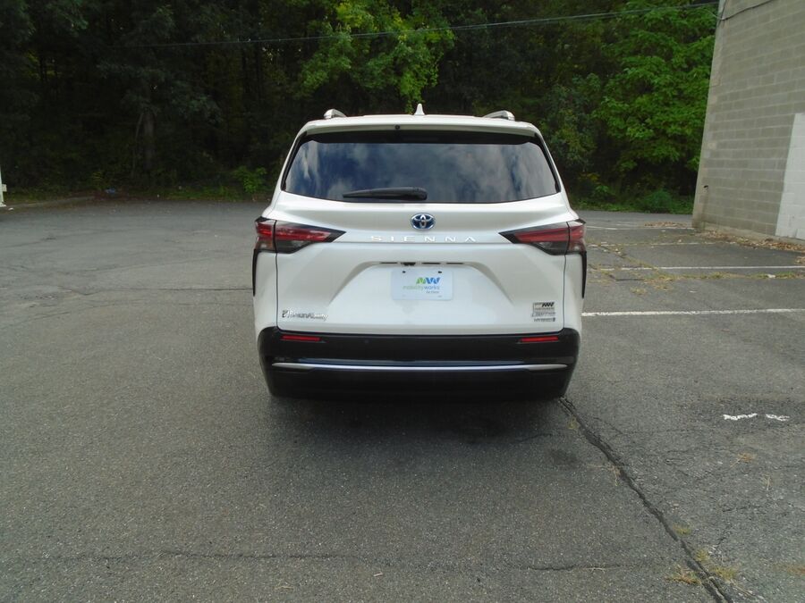 2021 Toyota Sienna Limited - Photo 12