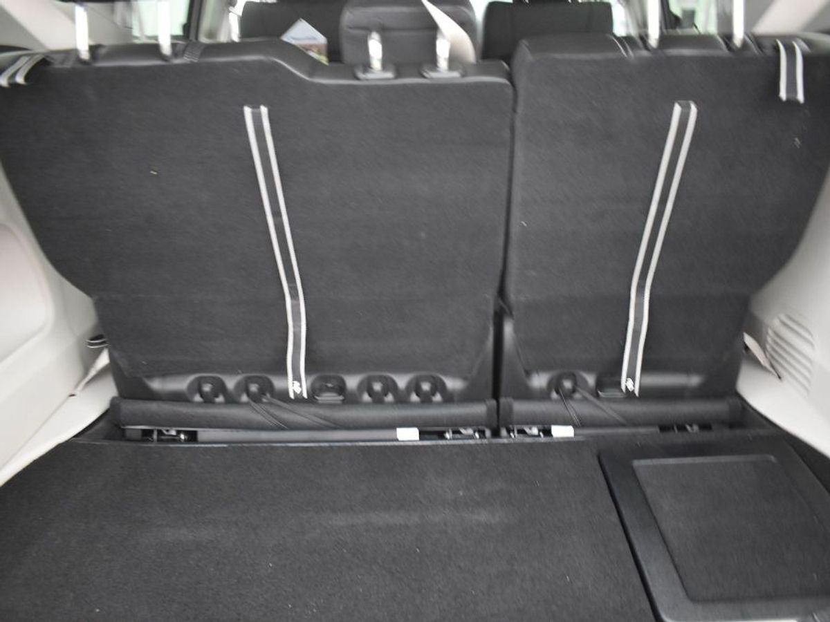2024 Chrysler Pacifica Touring L - Photo 7