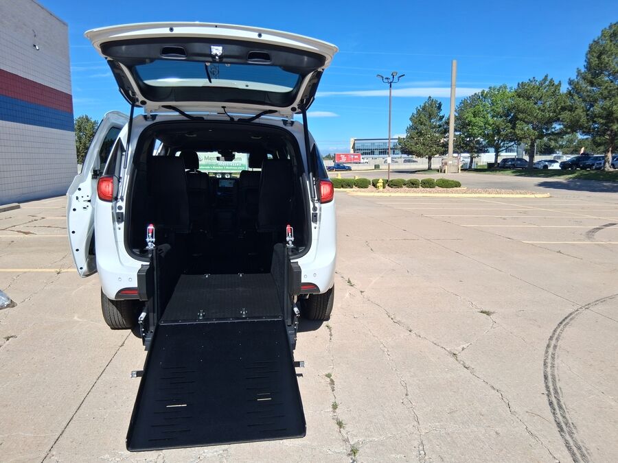 2026 Chrysler Voyager LX - Photo 10