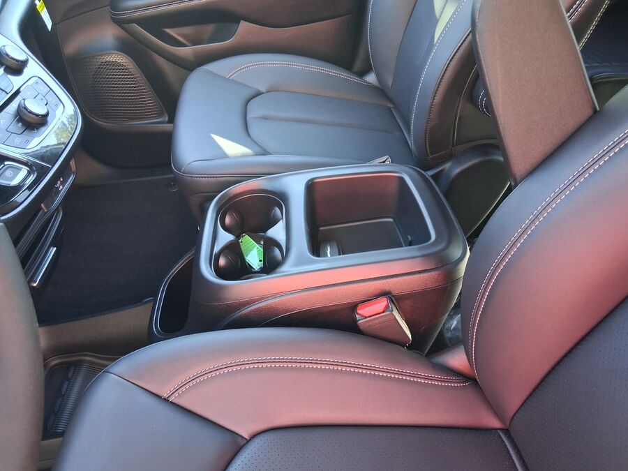 2026 Chrysler Voyager LX - Photo 28