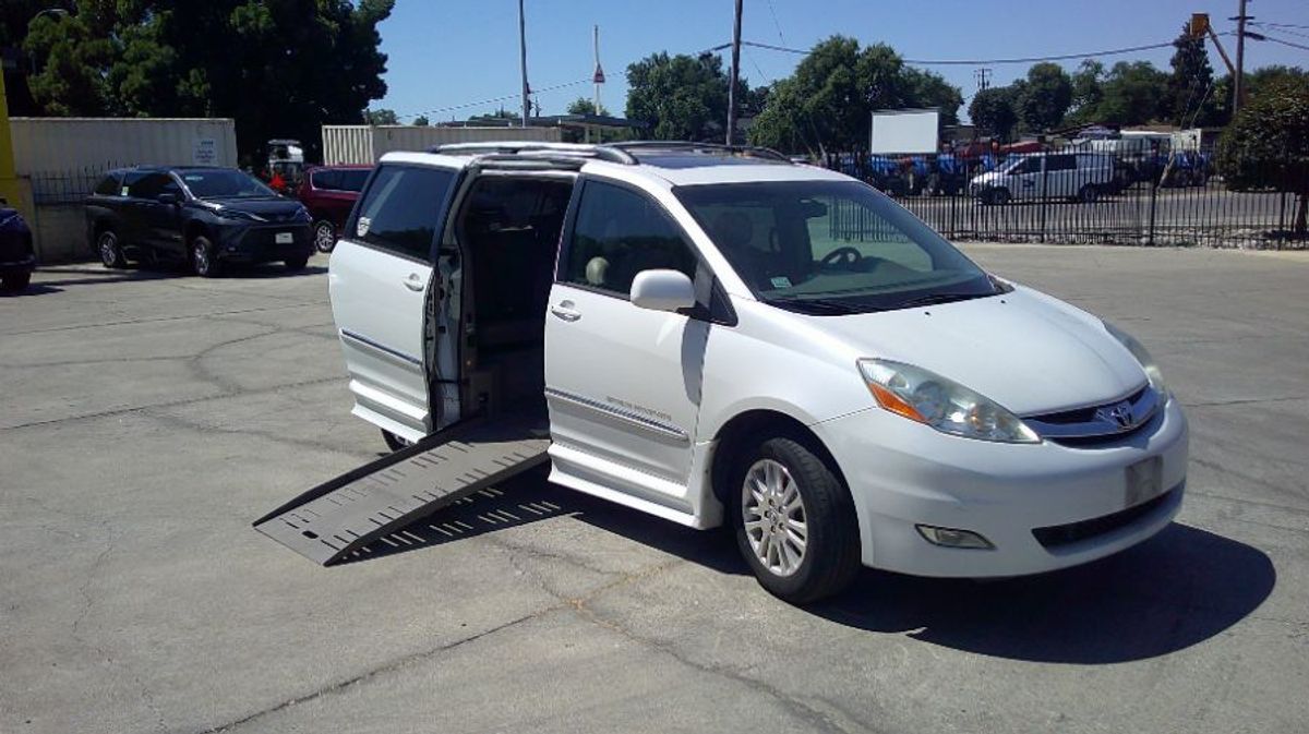 2008 Toyota Sienna XLE - Photo 7