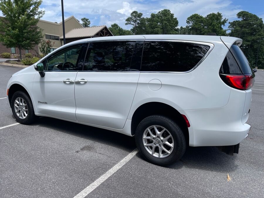 2023 Chrysler Voyager LX - Photo 6