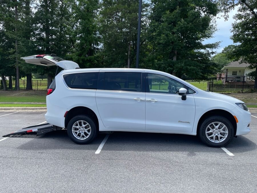 2023 Chrysler Voyager
