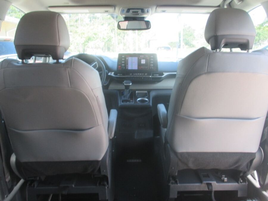2024 Toyota Sienna XLE - Photo 6