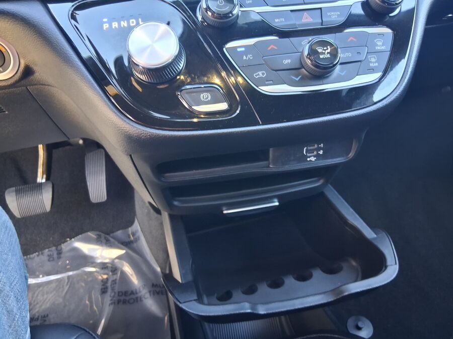 2026 Chrysler Voyager LX - Photo 26