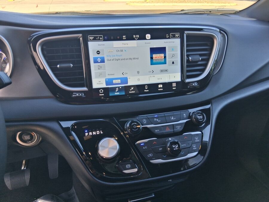 2026 Chrysler Voyager LX - Photo 25