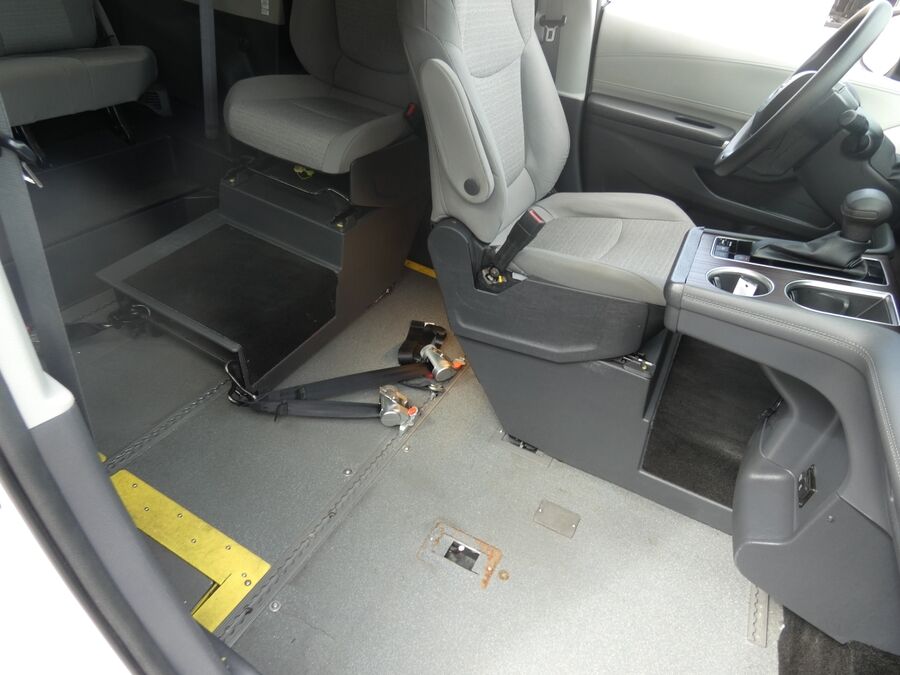 2022 Toyota Sienna LE - Photo 20